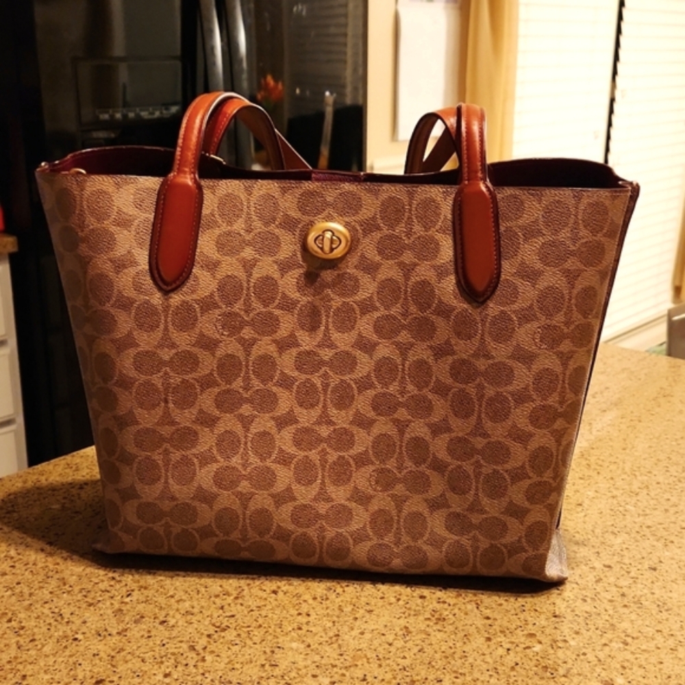 Coach Willow Tote Signature Canvas